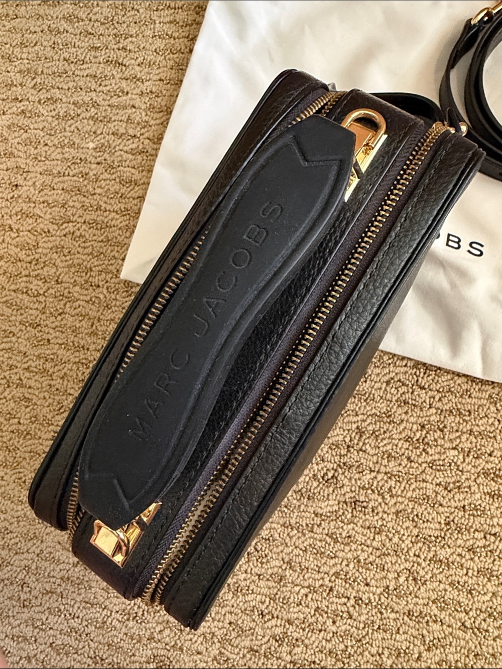 Marc Jacobs Black Leather Box Shoulder Bag with Gold Hardware - Picture 3 of 3